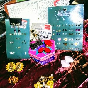 **52 SETS of earrings*